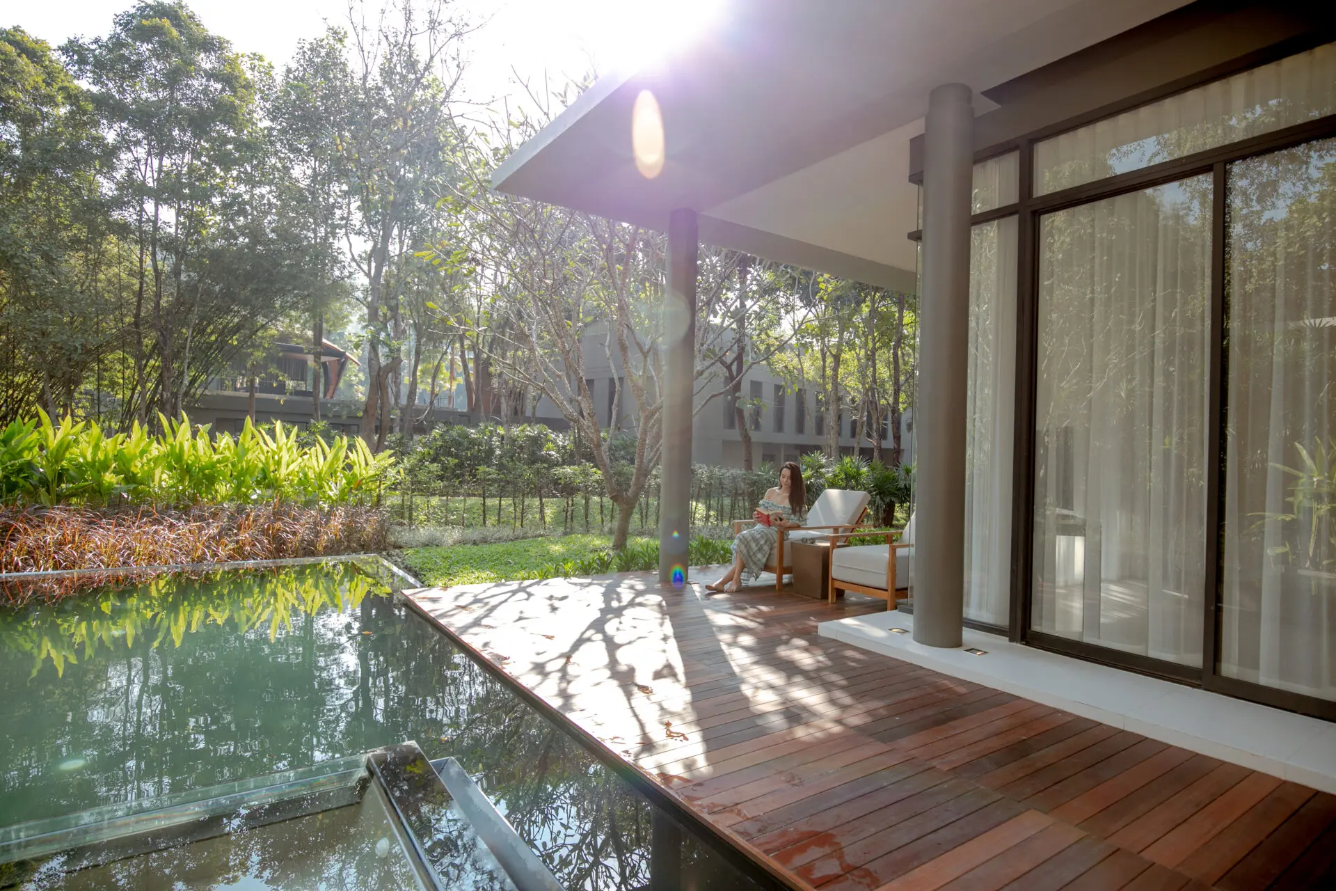Villa entrance with elegant details and a welcoming luxury hotel atmosphere.