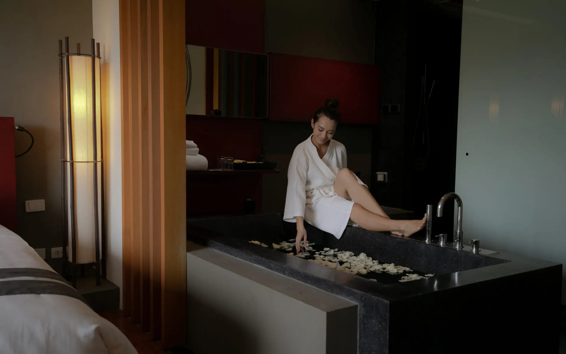 Stylish Valley Deluxe Scenery room offering a serene ambience and wide-open mountain views.