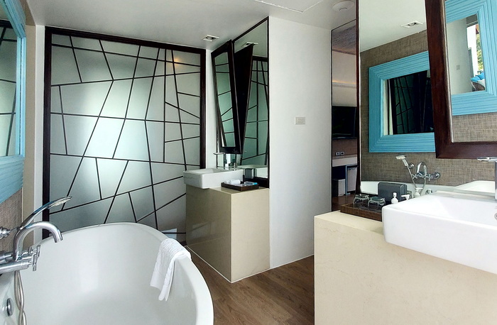 Modern 5 star Hua Hin Cha Am hotel offering sea view balcony rooms