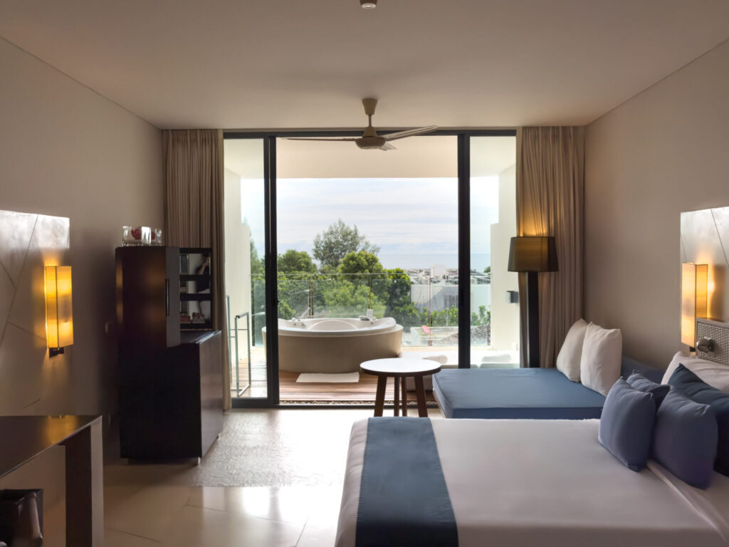 Beachfront accommodation Hua Hin Cha Am with luxury bathtub and sea breeze