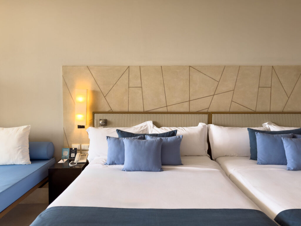 Romantic Hua Hin Cha Am beach hotel with sea-view bathtub for couples
