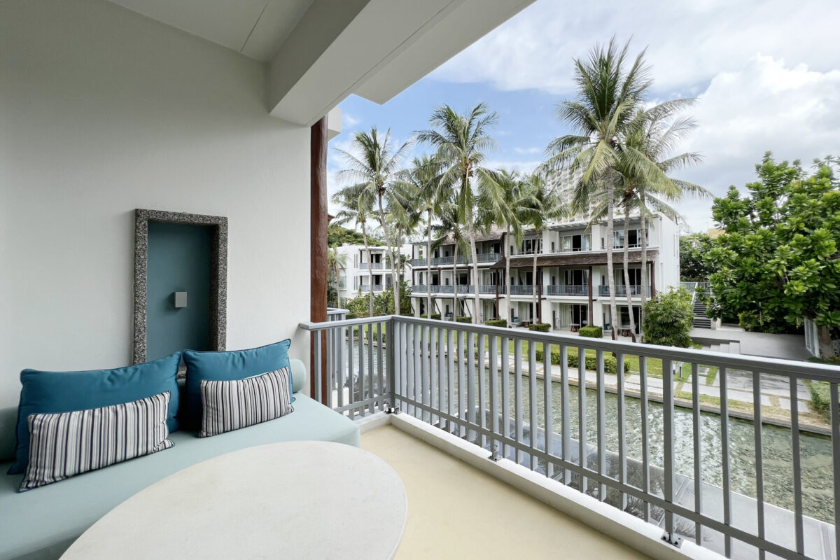 Beachfront hotel Cha Am Hua Hin with ocean view and relaxing tropical atmosphere