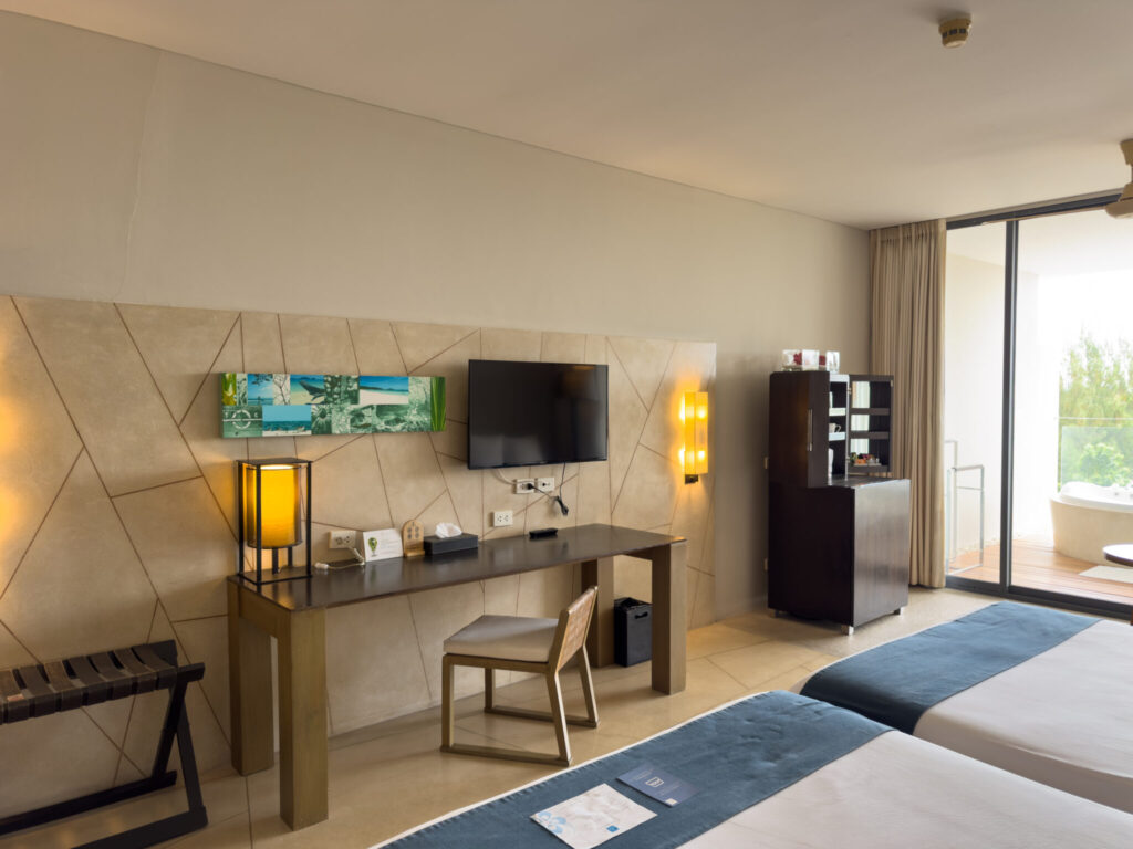 Luxury beach hotel room in Hua Hin Cha Am featuring bathtub by the window