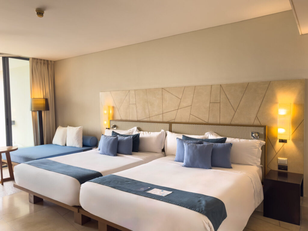 Beach hotel Hua Hin Cha Am with private bathtub and ocean view