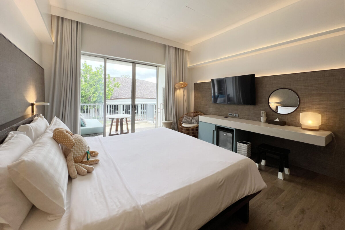 Luxury Hua Hin beachfront hotel with panoramic ocean views and tropical garden
