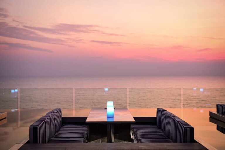 Sip-Socialize-at-ISEA-Sky-or-The-Jetty