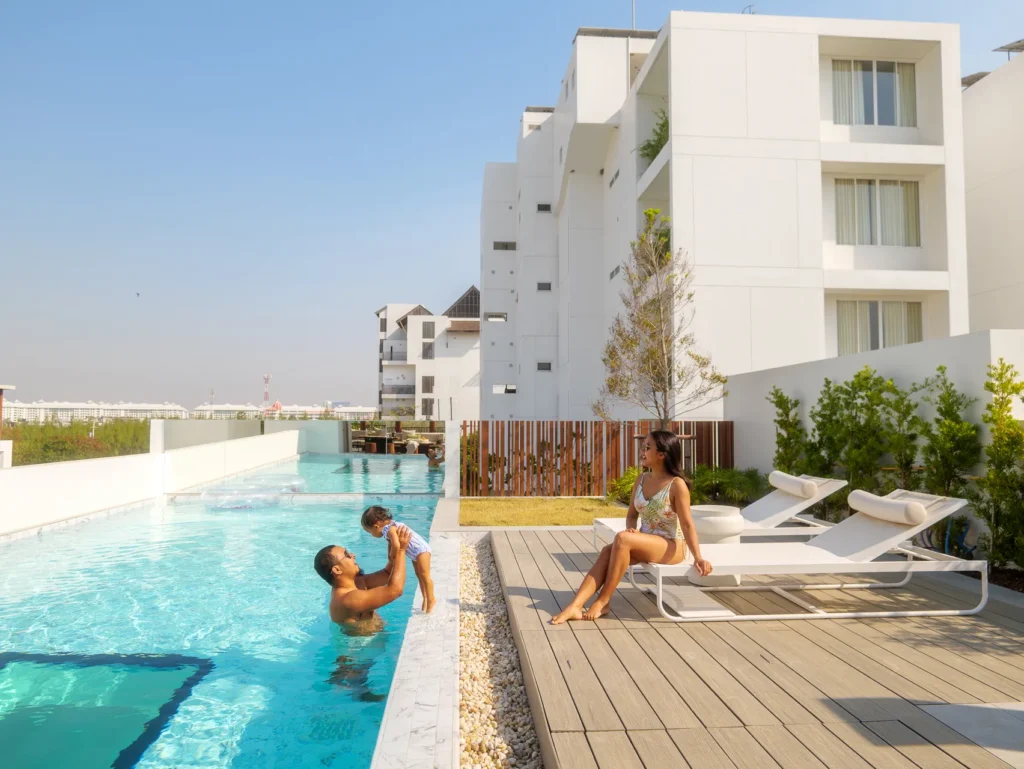 family-room-pool-db6