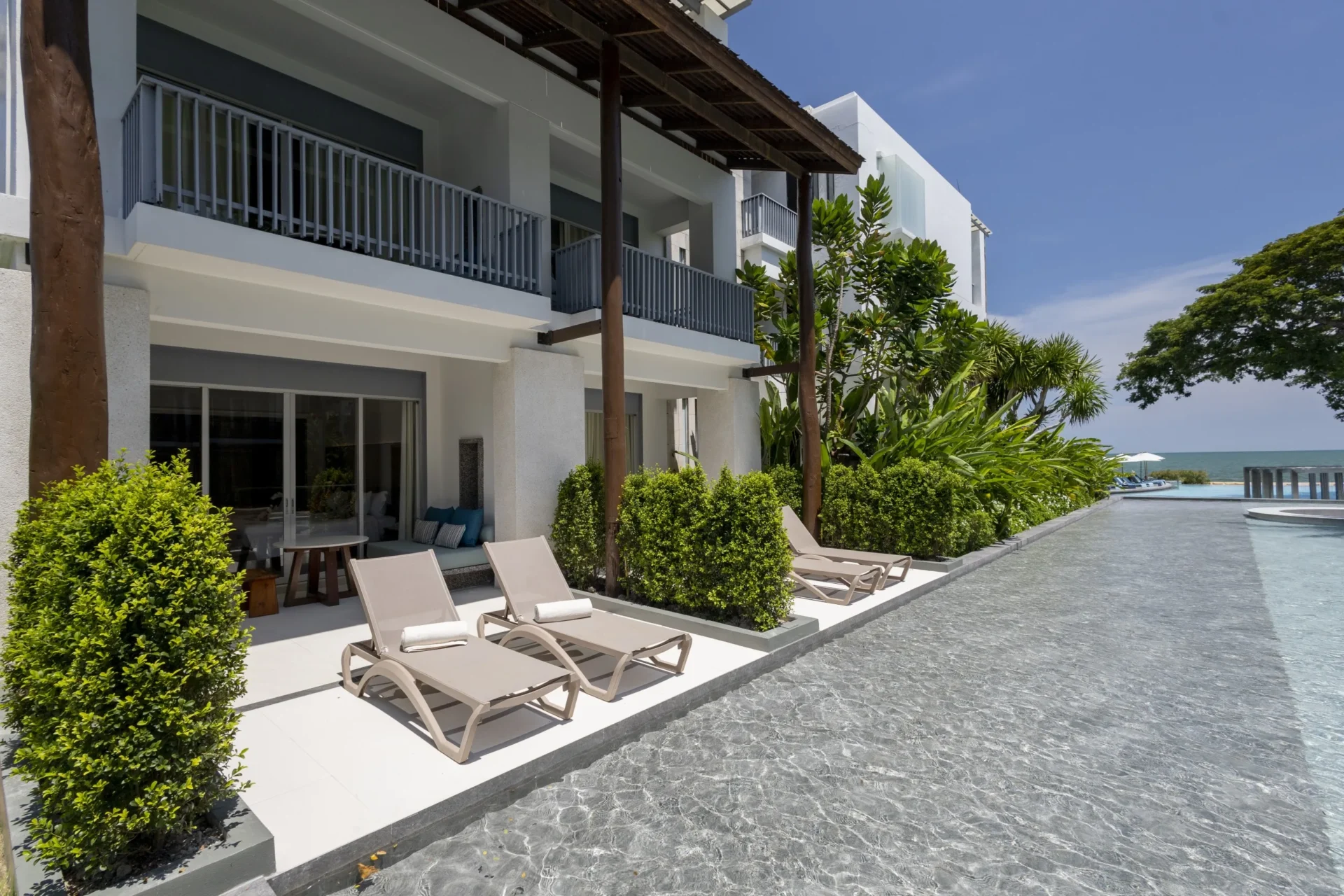 Deluxe Water Terrace