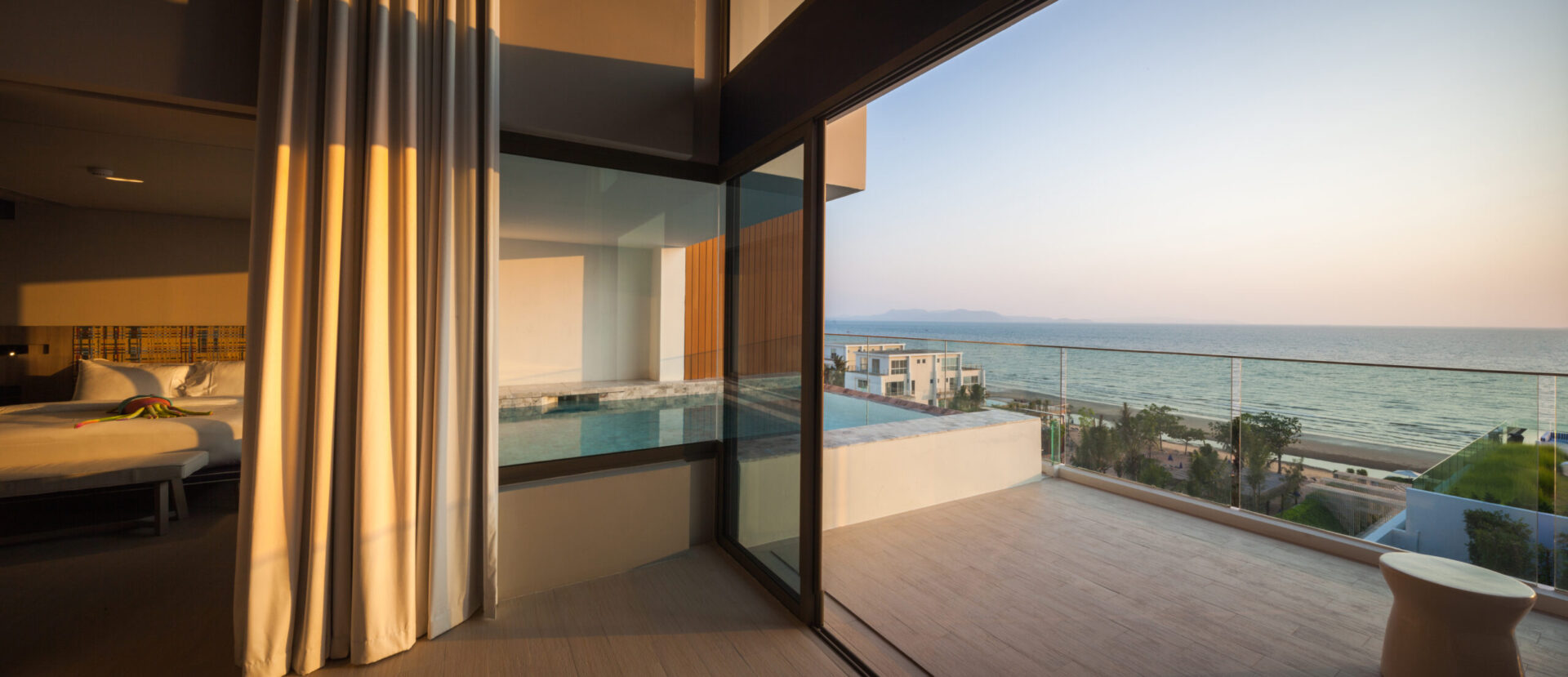Premium sky pool experience at a luxury ocean-view villa, offering unmatched tranquility in Pattaya Na Jomtien.