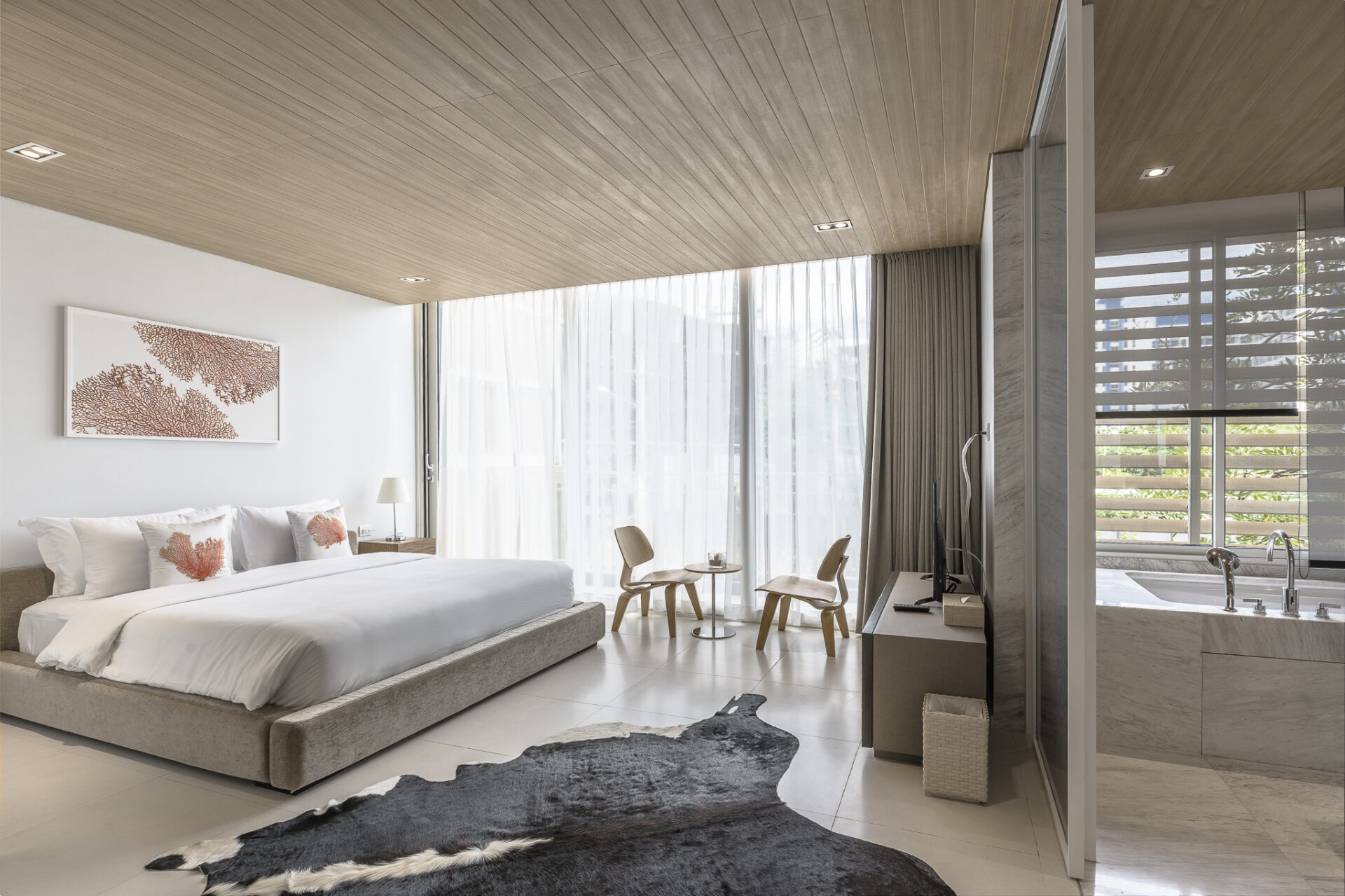 Second bedroom with stylish décor and cozy ambience, ideal for group or family vacations.