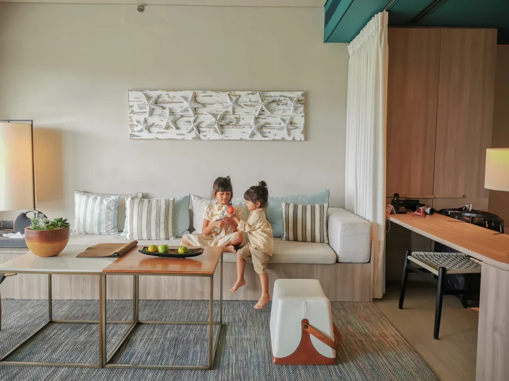 family-resort-pool-ocean-view-pattaya-3